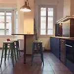 Confort, Central Studio