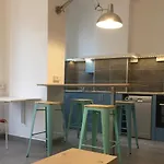 Confort, Central Studio